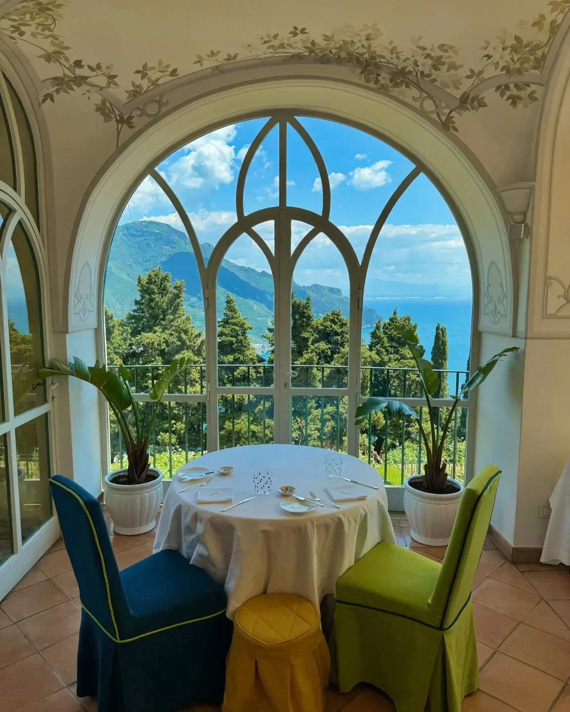 Table set at Il Flauto di Pan restaurant on the Amalfi Coast with stunning views.